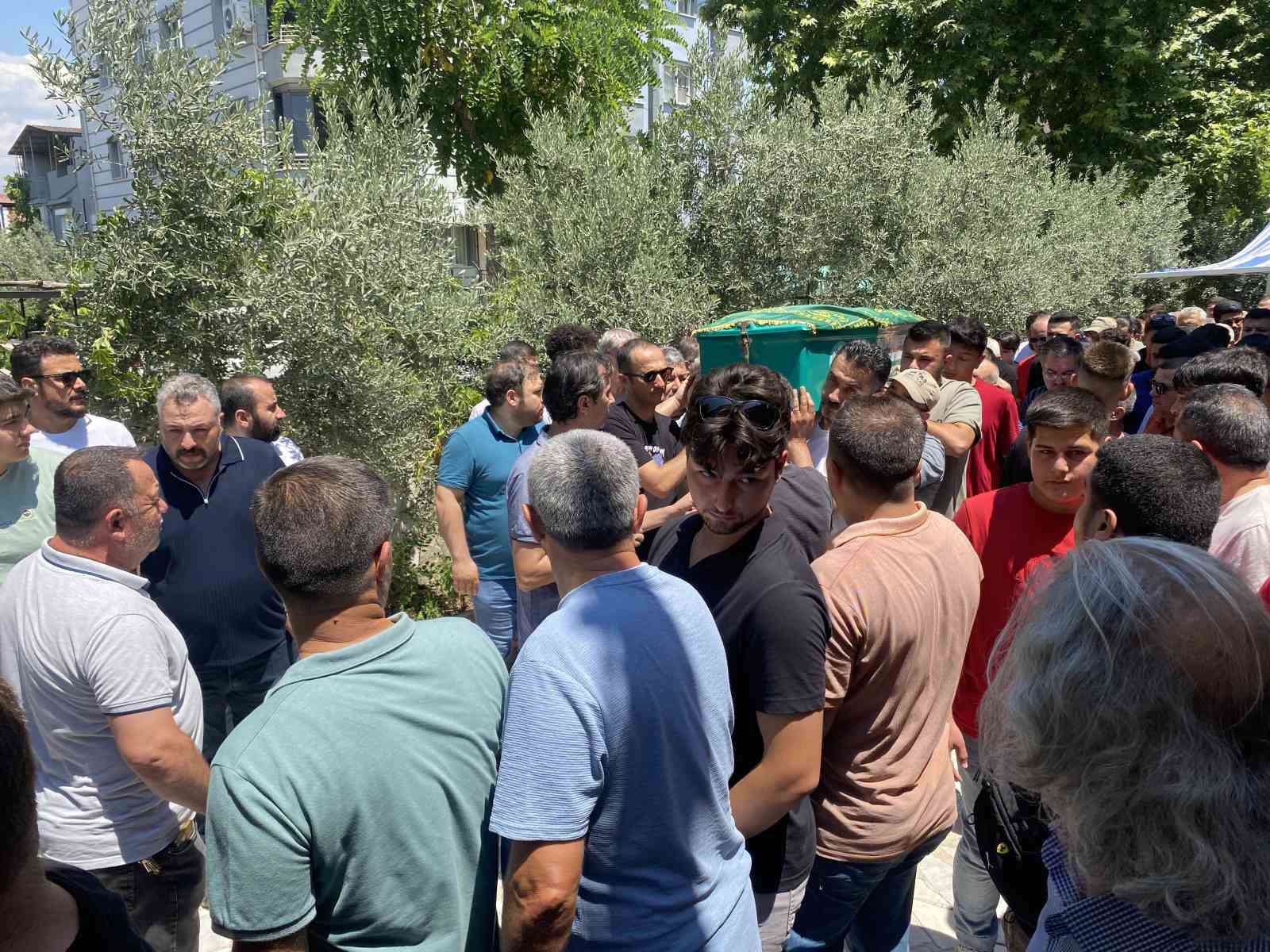 Kalbine yenilen eğitimci son yolculuğuna uğurlandı