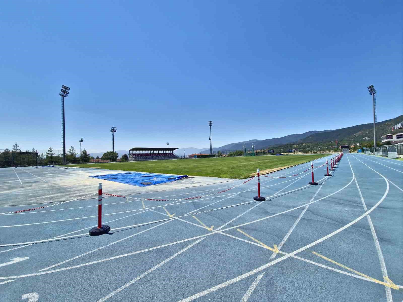 Safranbolu Atletizm Pisti’nde yeni kulvar düzenlemesi