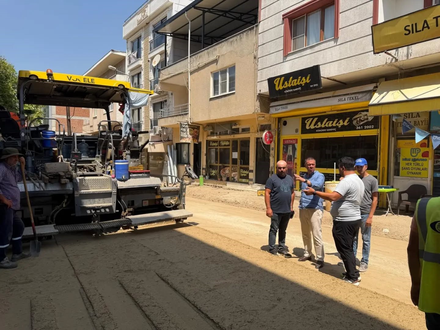 Yenipazar’da sıcak asfalt çalışmaları hız kesmeden sürüyor