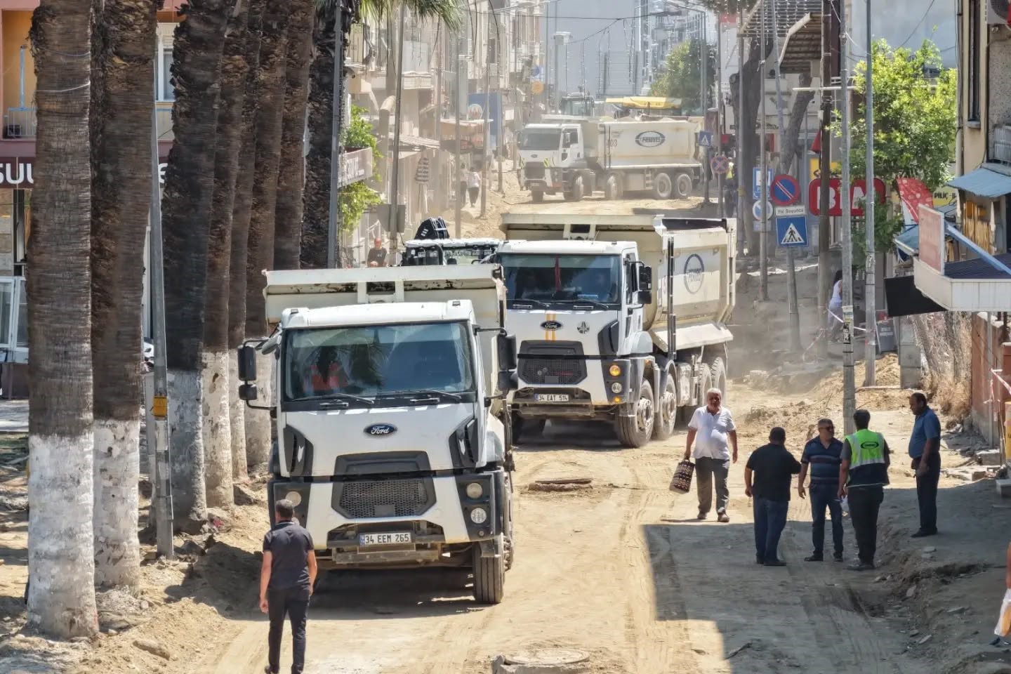 Yenipazar’da sıcak asfalt çalışmaları hız kesmeden sürüyor