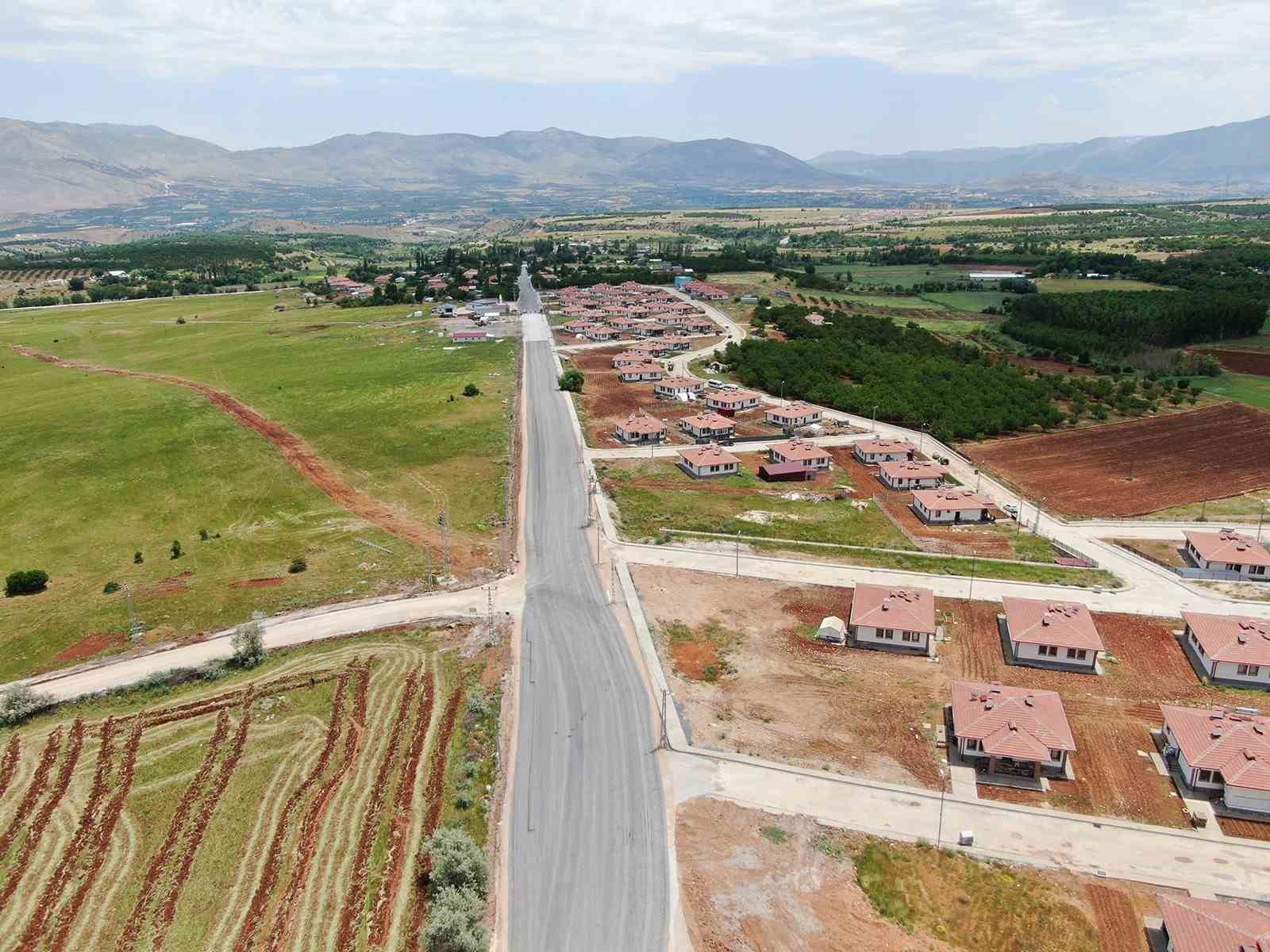 Doğanşehir Yolkoru’da tozlu yol tarihe karıştı