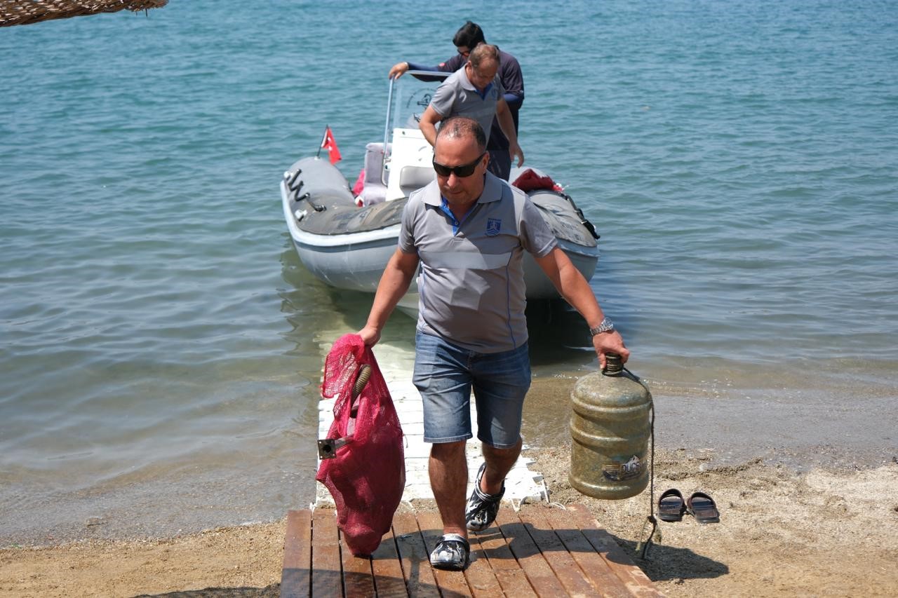 Bodrum’da deniz dibinden 370 kilogram atık çıkarıldı