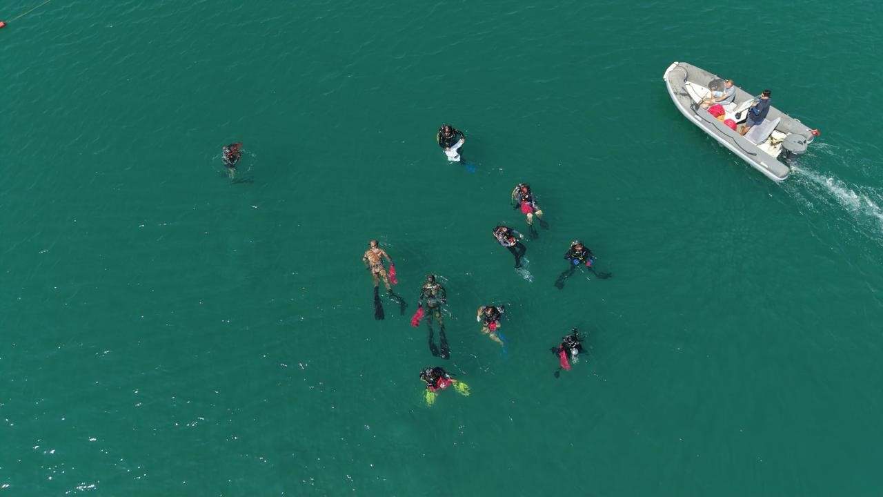 Bodrum’da deniz dibinden 370 kilogram atık çıkarıldı
