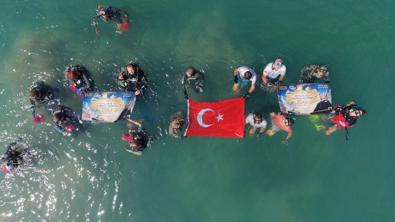 Bodrum’da deniz dibinden 370 kilogram atık çıkarıldı