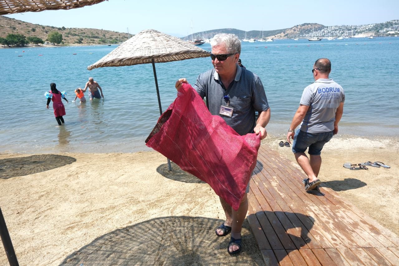 Bodrum’da deniz dibinden 370 kilogram atık çıkarıldı