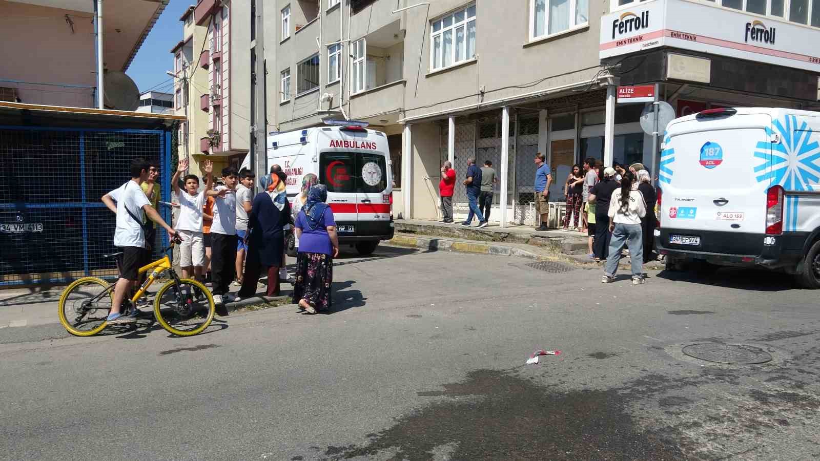 Pendik’te çatı katında çıkan yangın paniğe neden oldu: 1 hafif yaralı