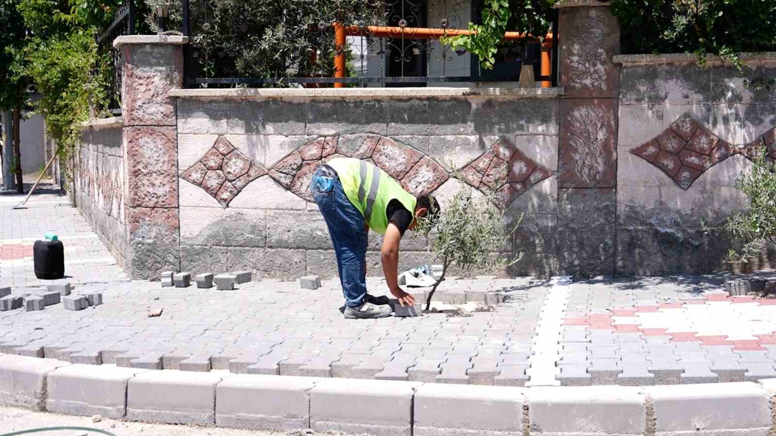 Şehitkamil’de kaldırımlar yenileniyor