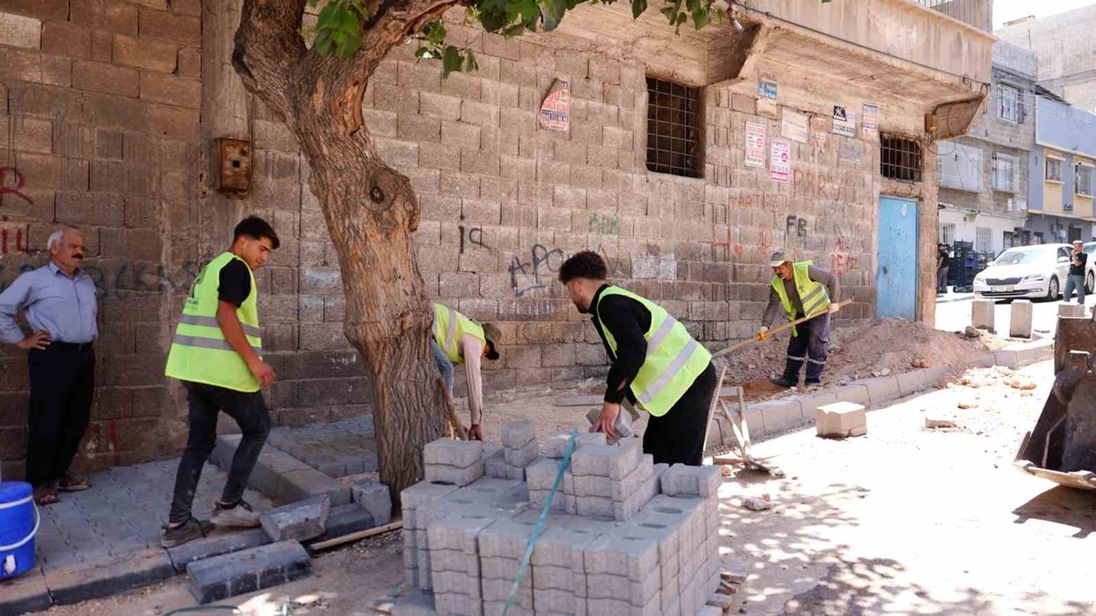 Şehitkamil’de kaldırımlar yenileniyor