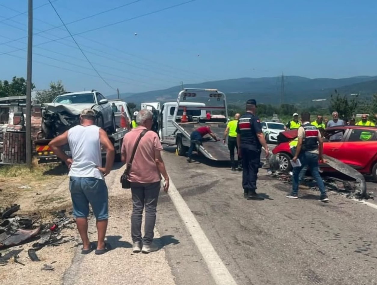 Erdek’te zincirleme kaza: 1 ölü, 2 yaralı