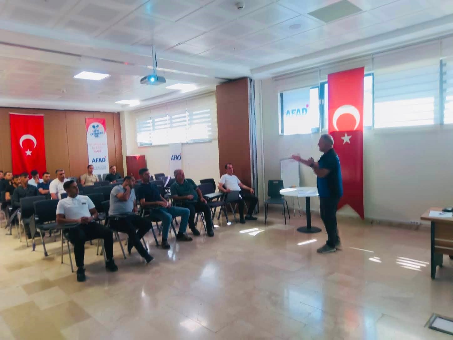 Elazığ’da güvenlik korucularına acil durum ekipleri eğitimi