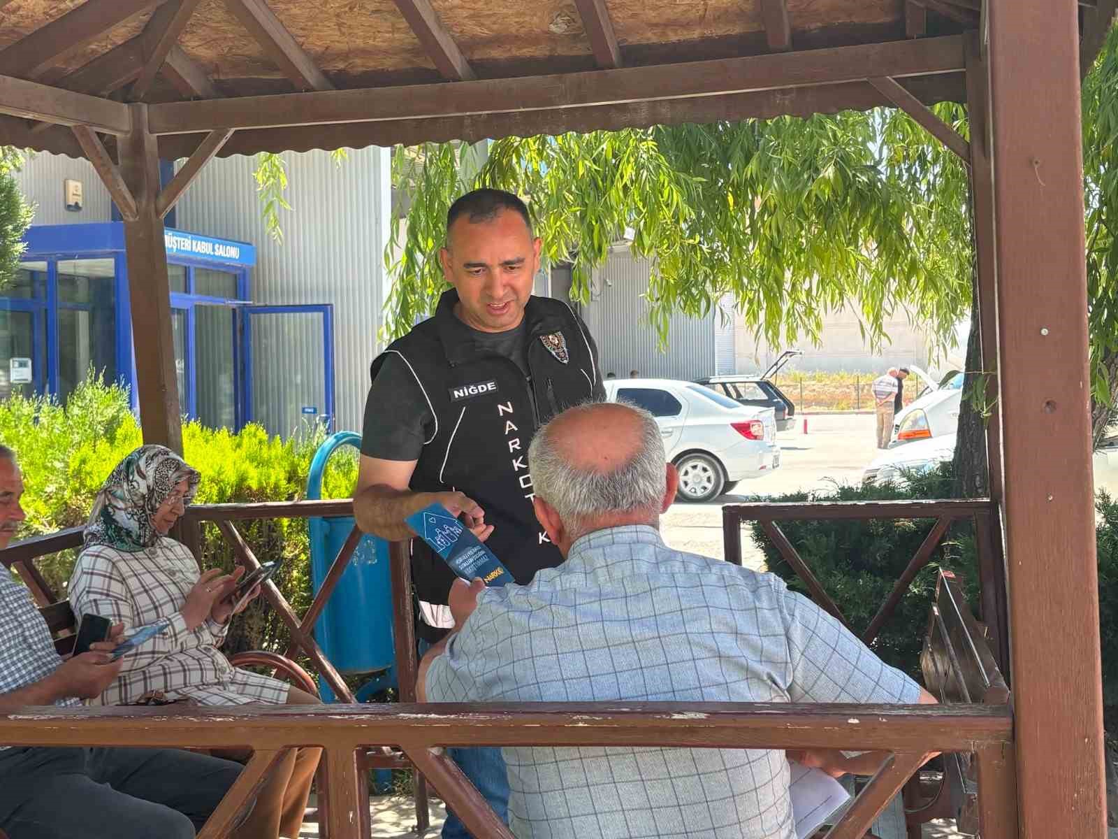 Niğde polisinden uyuşturucuya karşı bilinçlendirme seferberliği