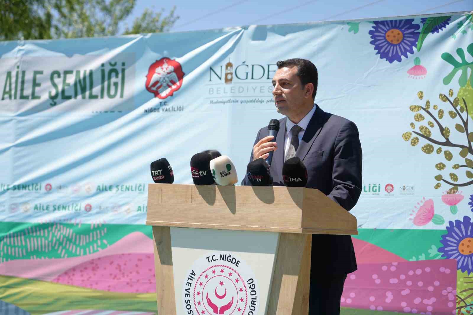 Koruyucu aileler çocuklara sıcak yuva olmaya devam ediyor