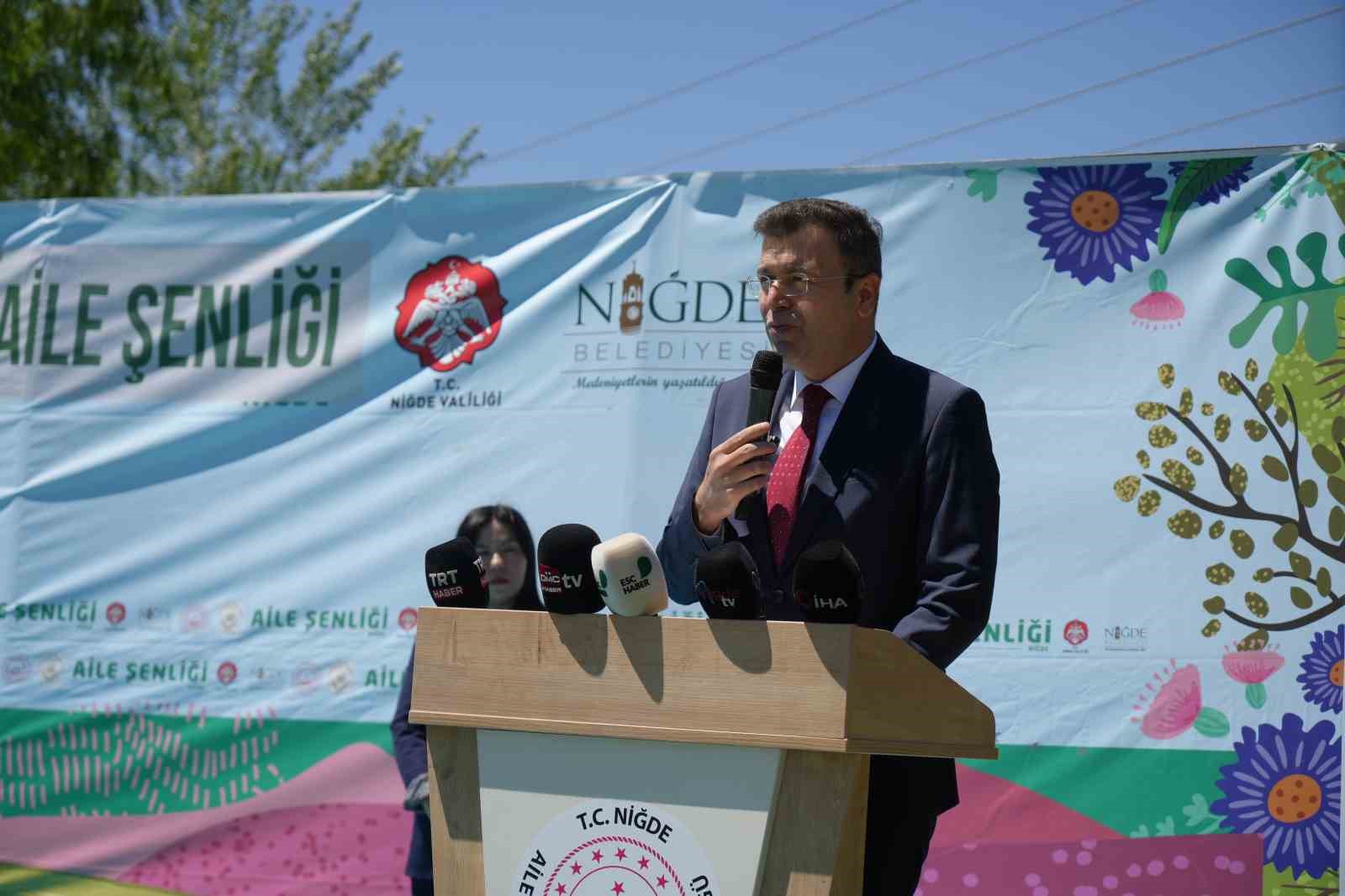 Koruyucu aileler çocuklara sıcak yuva olmaya devam ediyor