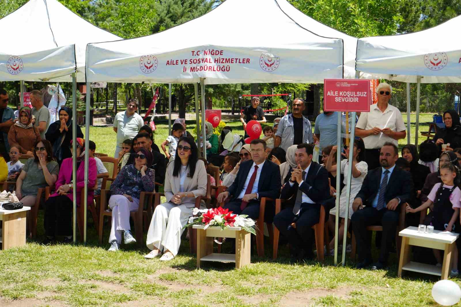 Koruyucu aileler çocuklara sıcak yuva olmaya devam ediyor