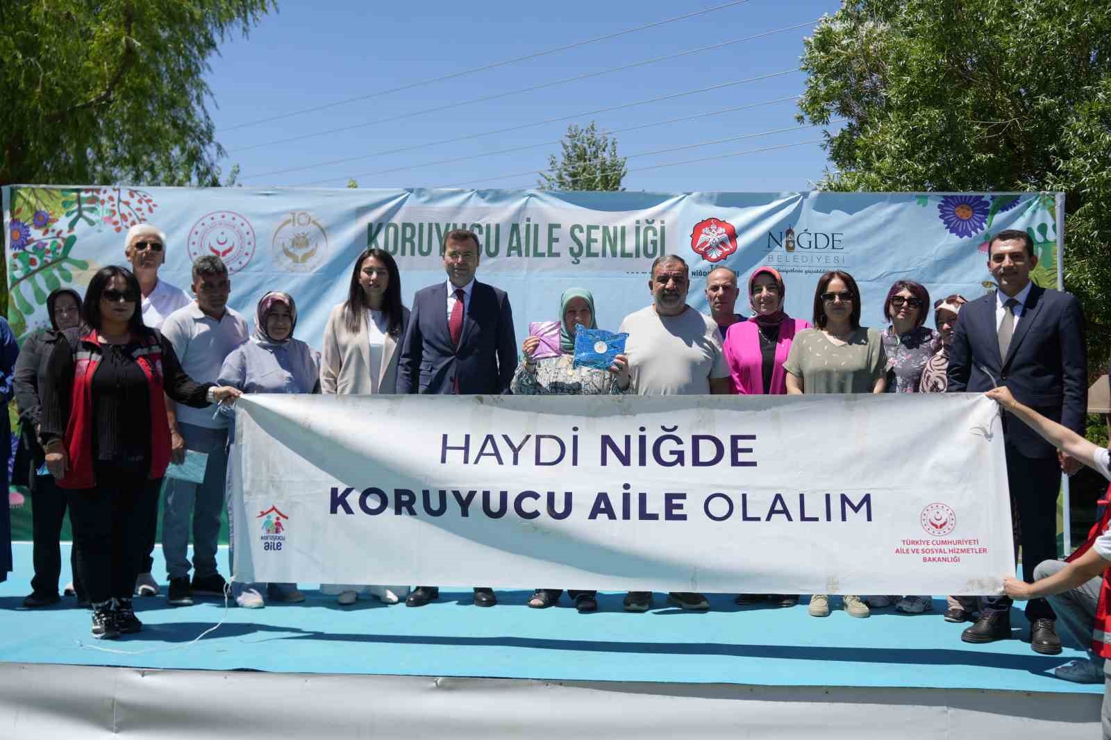 Koruyucu aileler çocuklara sıcak yuva olmaya devam ediyor