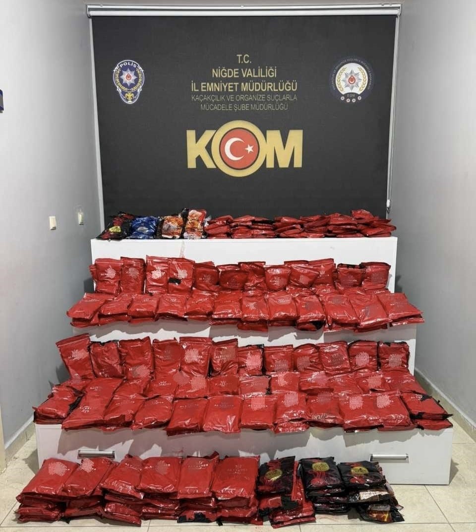 Niğde’de kaçak tütün operasyonu: 272 paket ele geçirildi