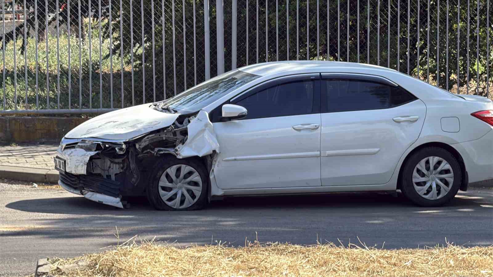 Eskişehir’de işçi servisi ile otomobil çarpıştı: 11 yaralı
