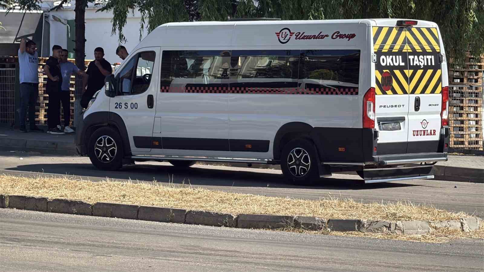 Eskişehir’de işçi servisi ile otomobil çarpıştı: 11 yaralı