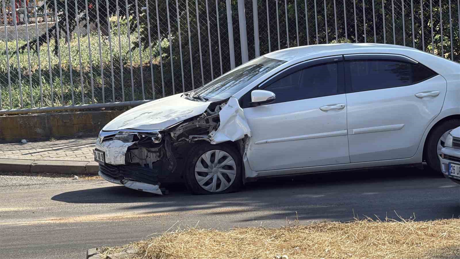 Eskişehir’de işçi servisi ile otomobil çarpıştı: 11 yaralı