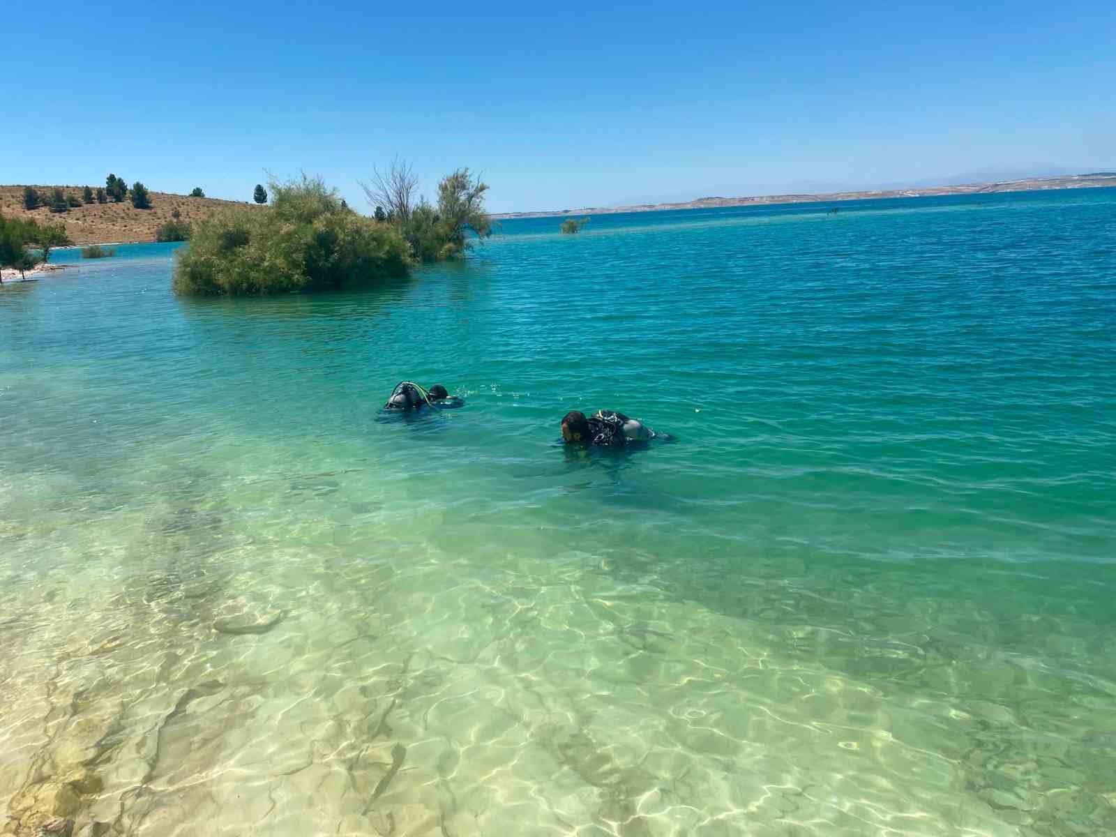 Baraj gölüne giren çocuk boğuldu