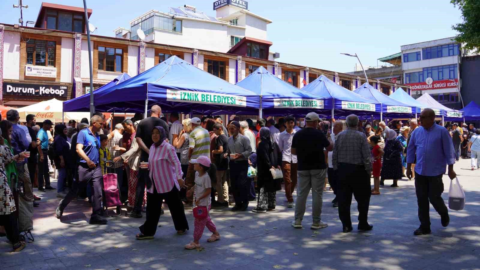 İznik’te 5 bir kişilik aşure ikramı