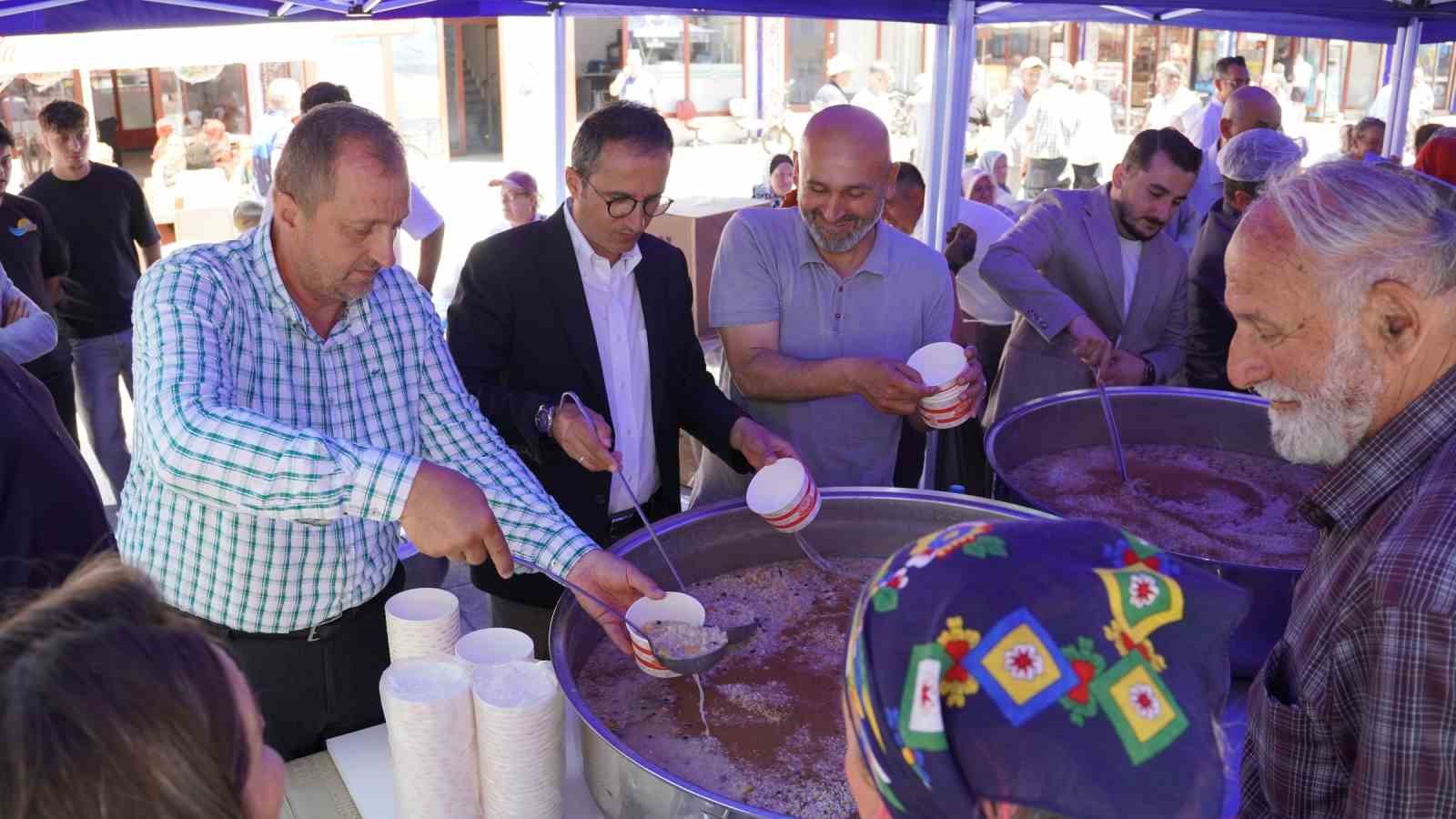 İznik’te 5 bir kişilik aşure ikramı