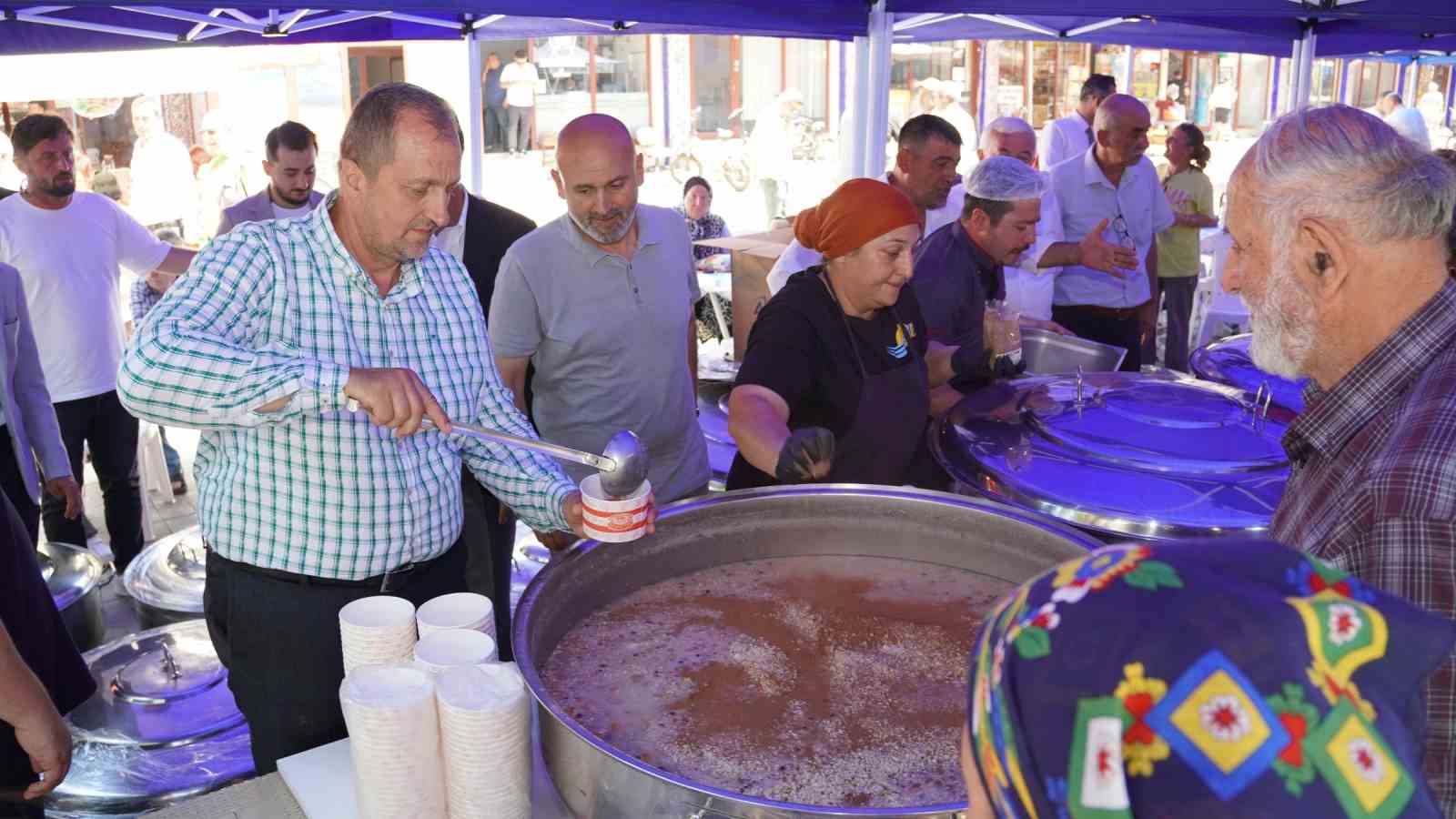 İznik’te 5 bir kişilik aşure ikramı