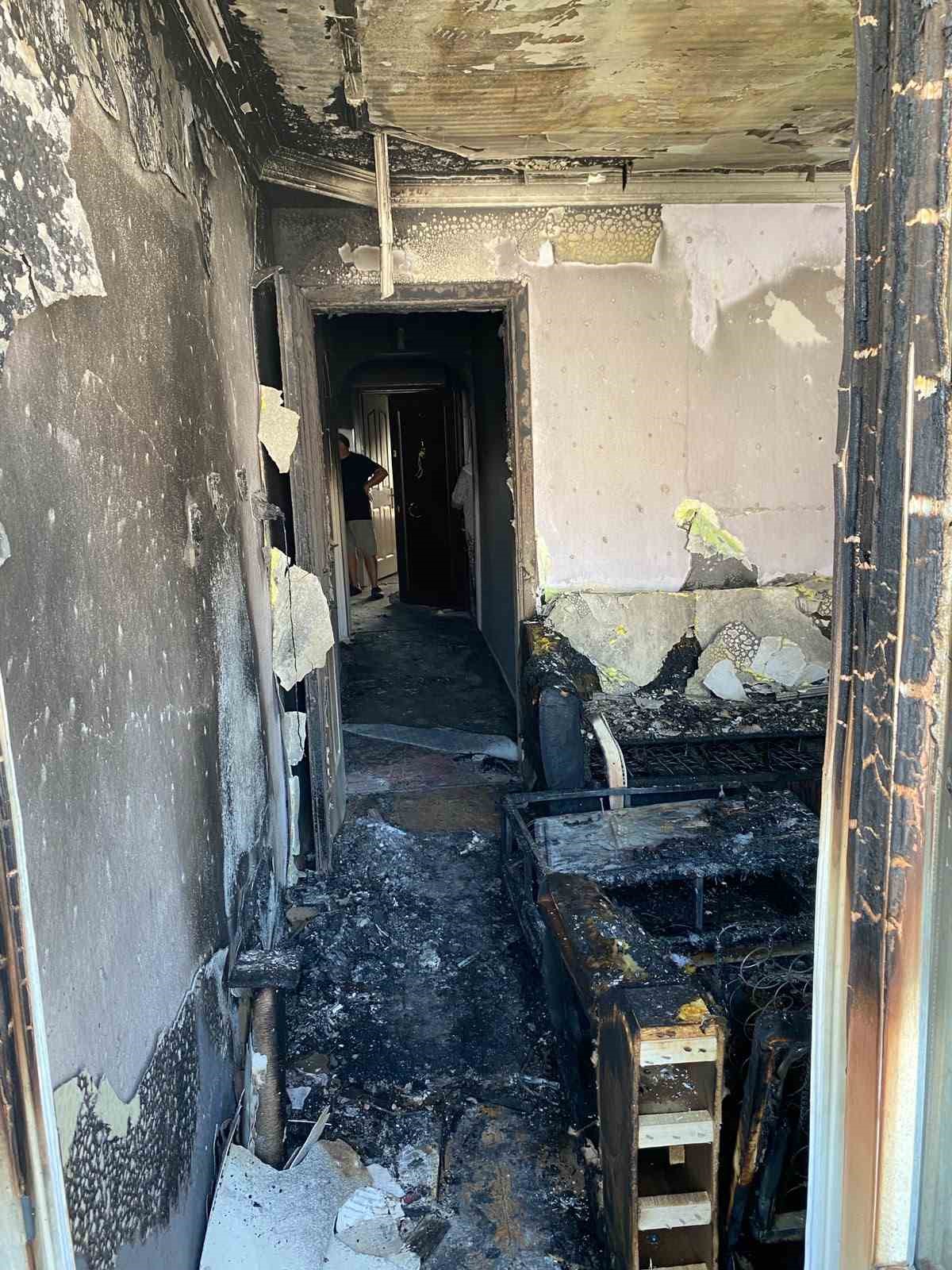 Manisa’da korkutan yangın: Ev kullanılamaz hale geldi
