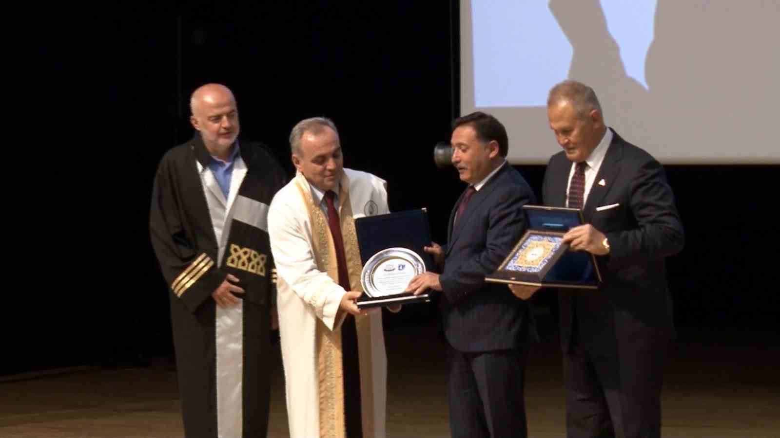 ERÜ İletişim Fakültesi 20. dönem mezunlarını verdi