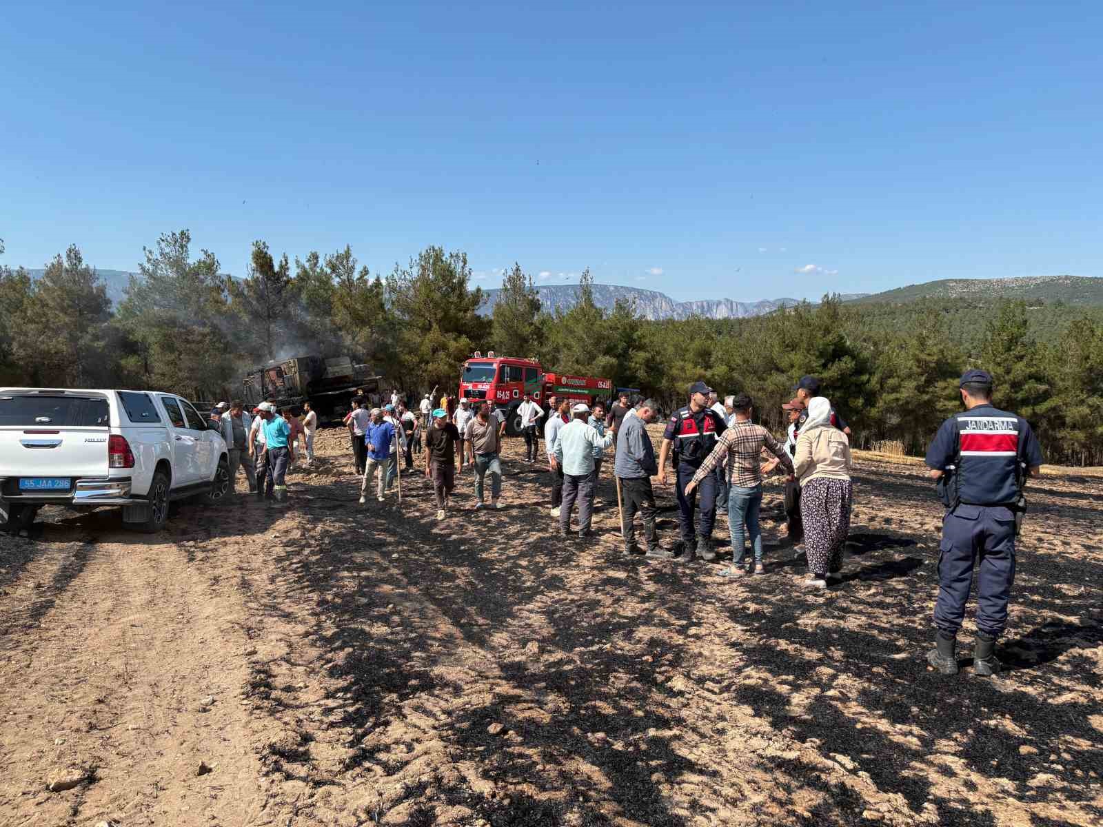 Samsun’da biçerdöverden çıkan yangın 150 dönüm ekili alanı küle çevirdi