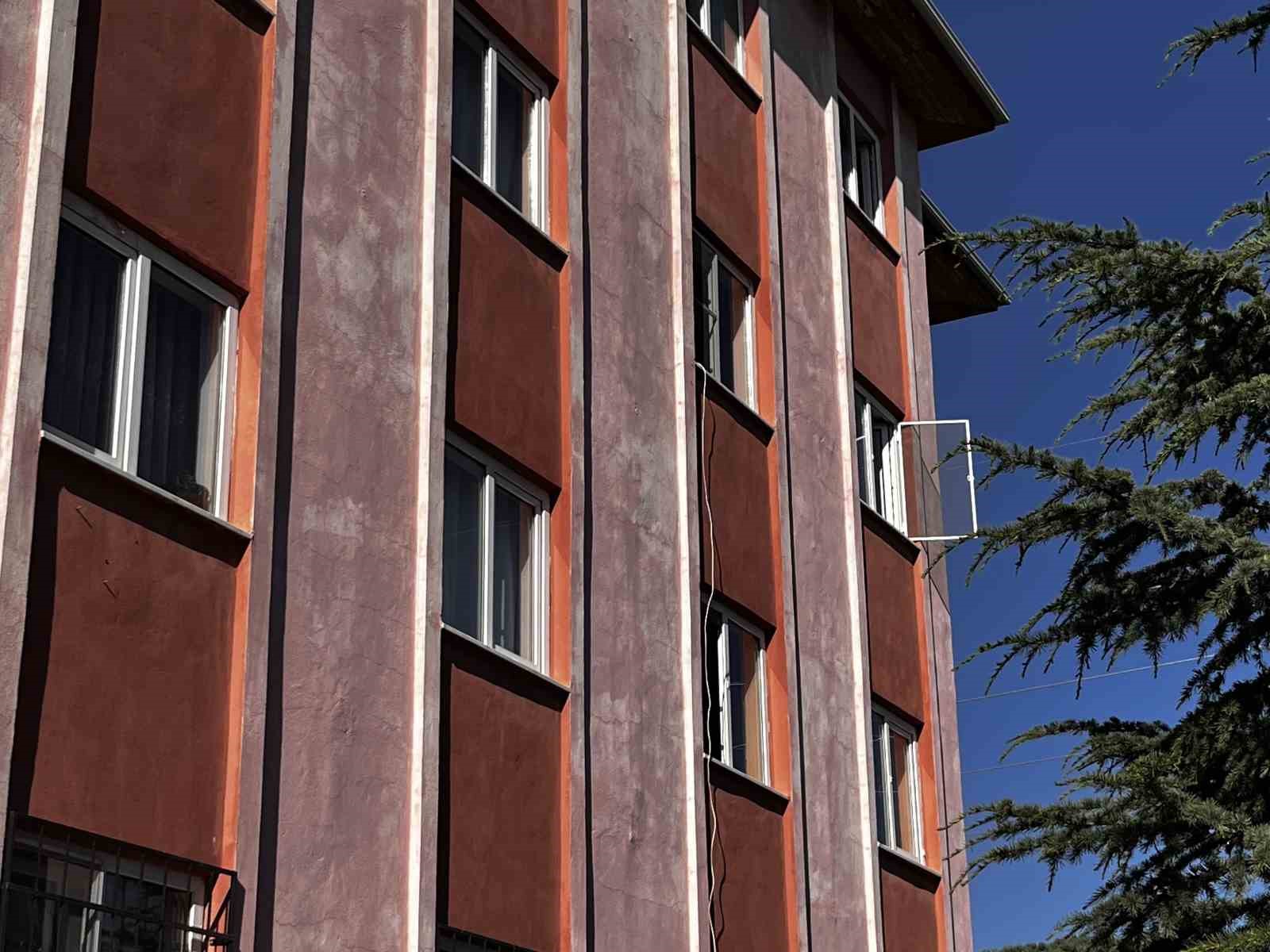 Niğde’de 3. kattan düşen çocuk ağır yaralandı