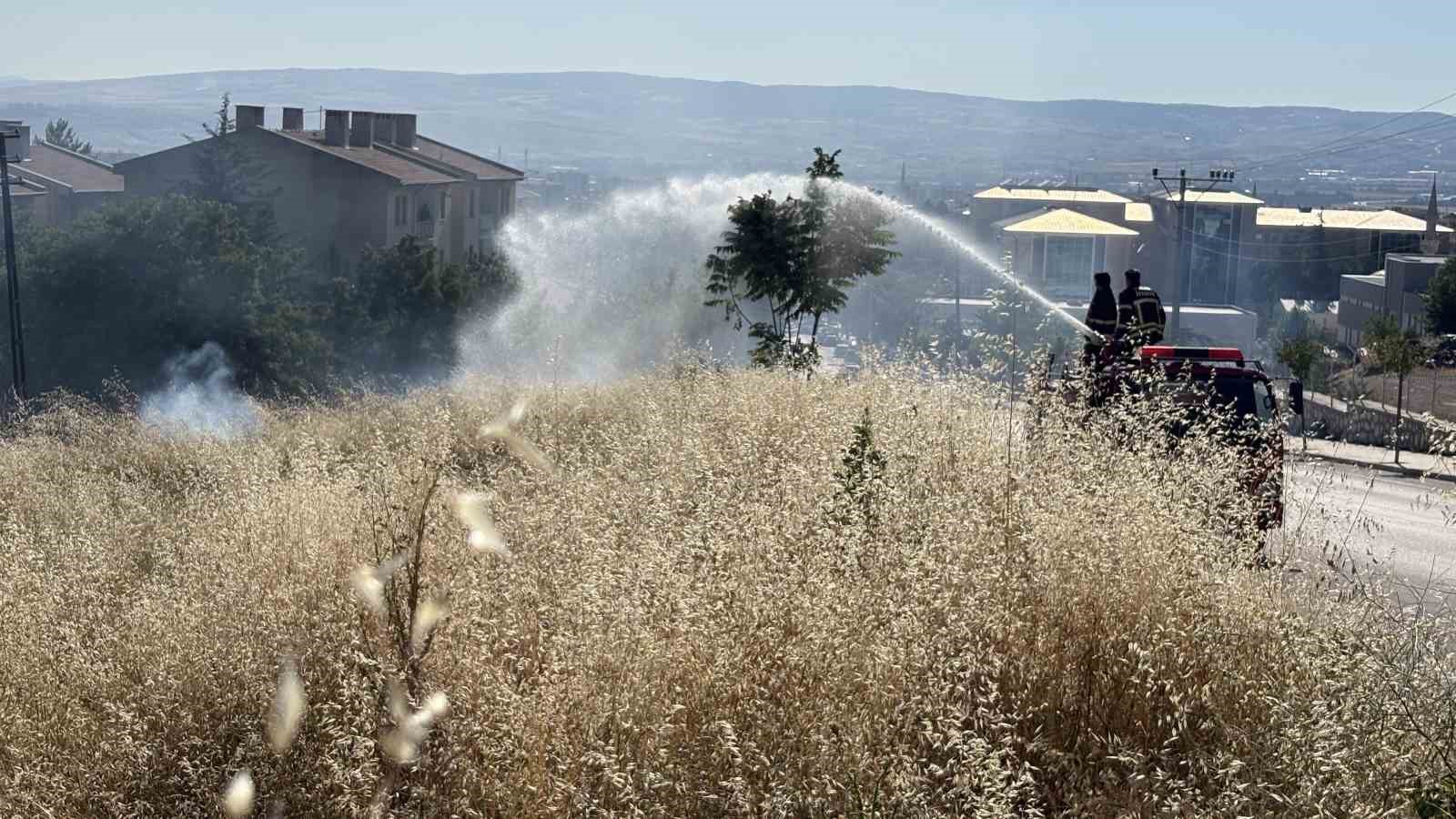 Çorum’da otluk alanda çıkan yangın söndürüldü