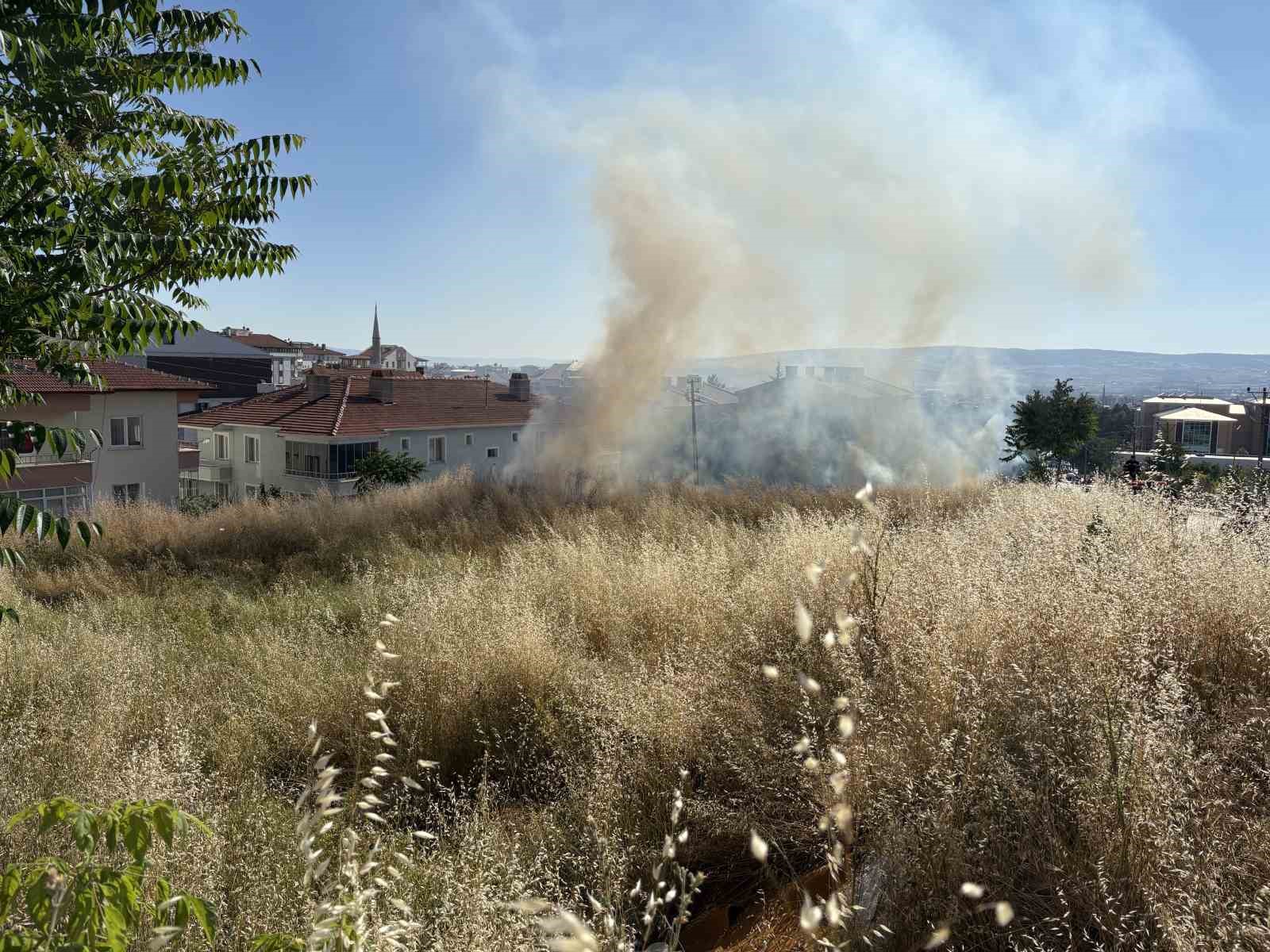 Çorum’da otluk alanda çıkan yangın söndürüldü
