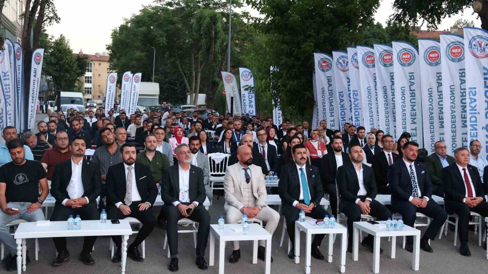 Genç Sağlık Sendikası’nda Osman Kaya güven tazeledi