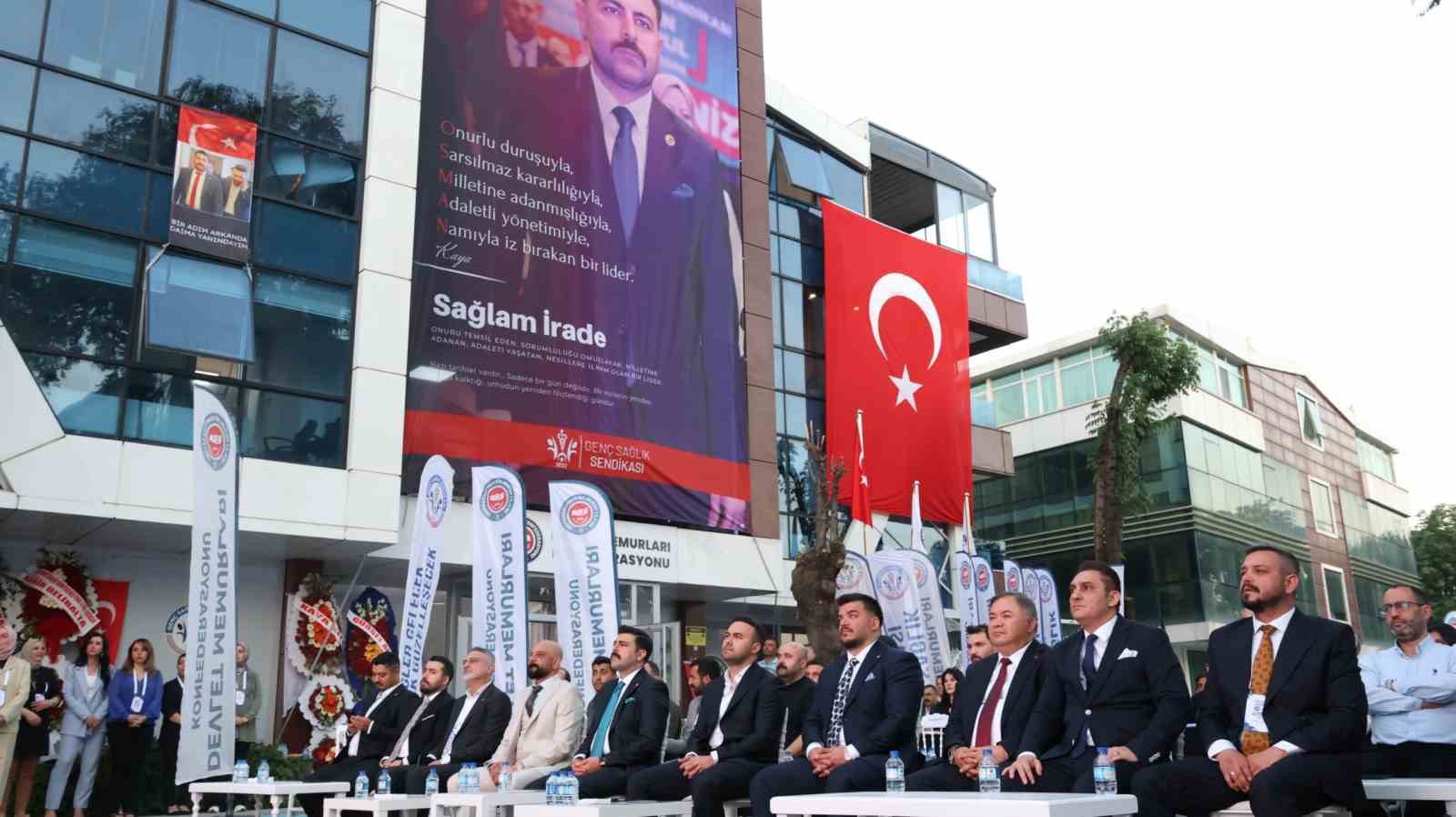 Genç Sağlık Sendikası’nda Osman Kaya güven tazeledi