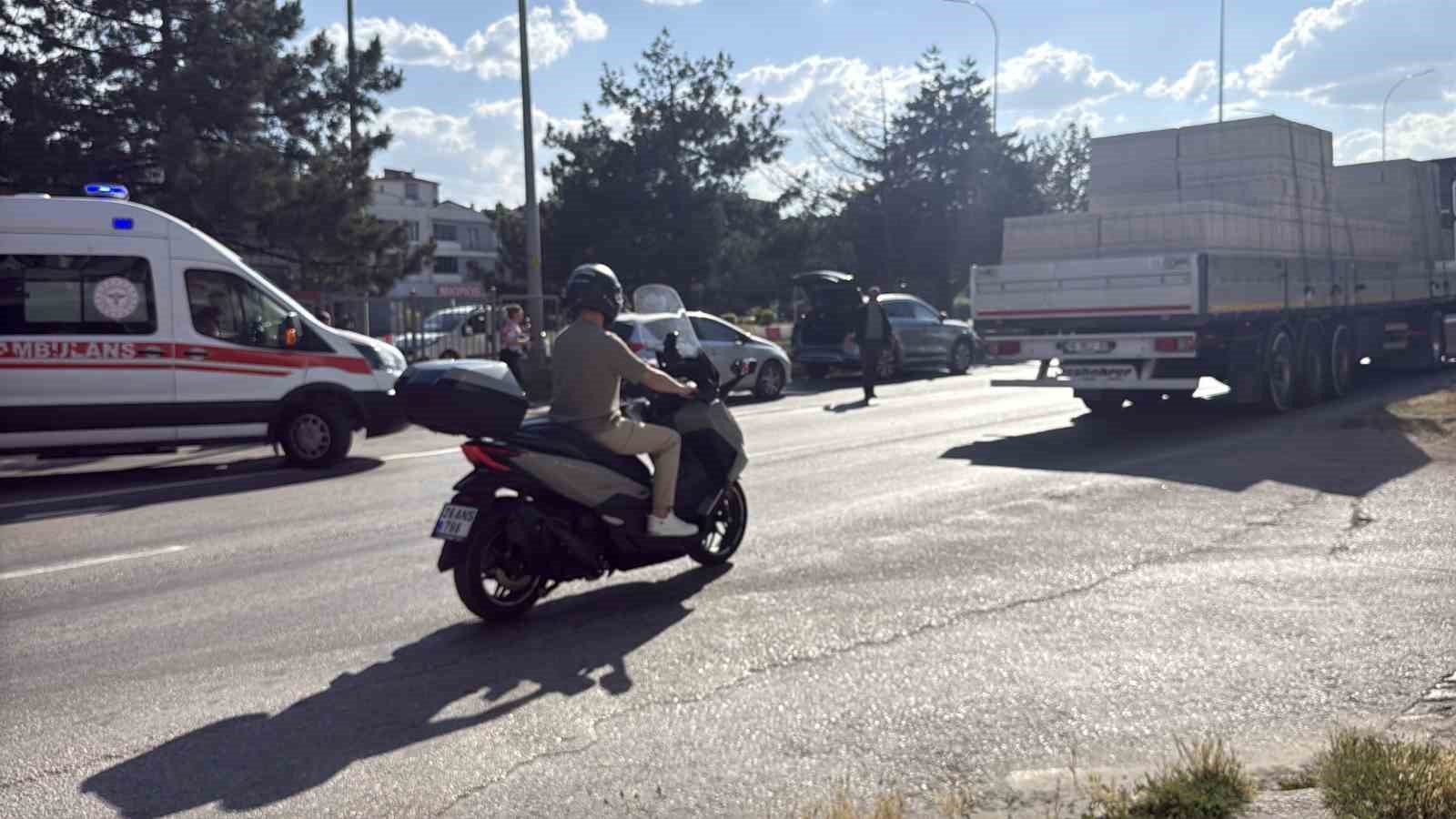 Çevre yolunda otomobilin çarptığı kadın yaralandı