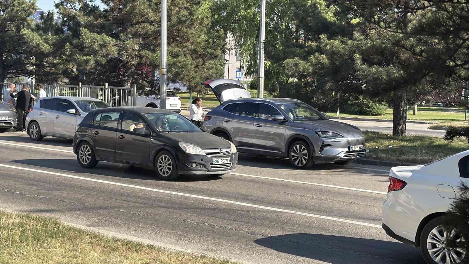 Çevre yolunda otomobilin çarptığı kadın yaralandı