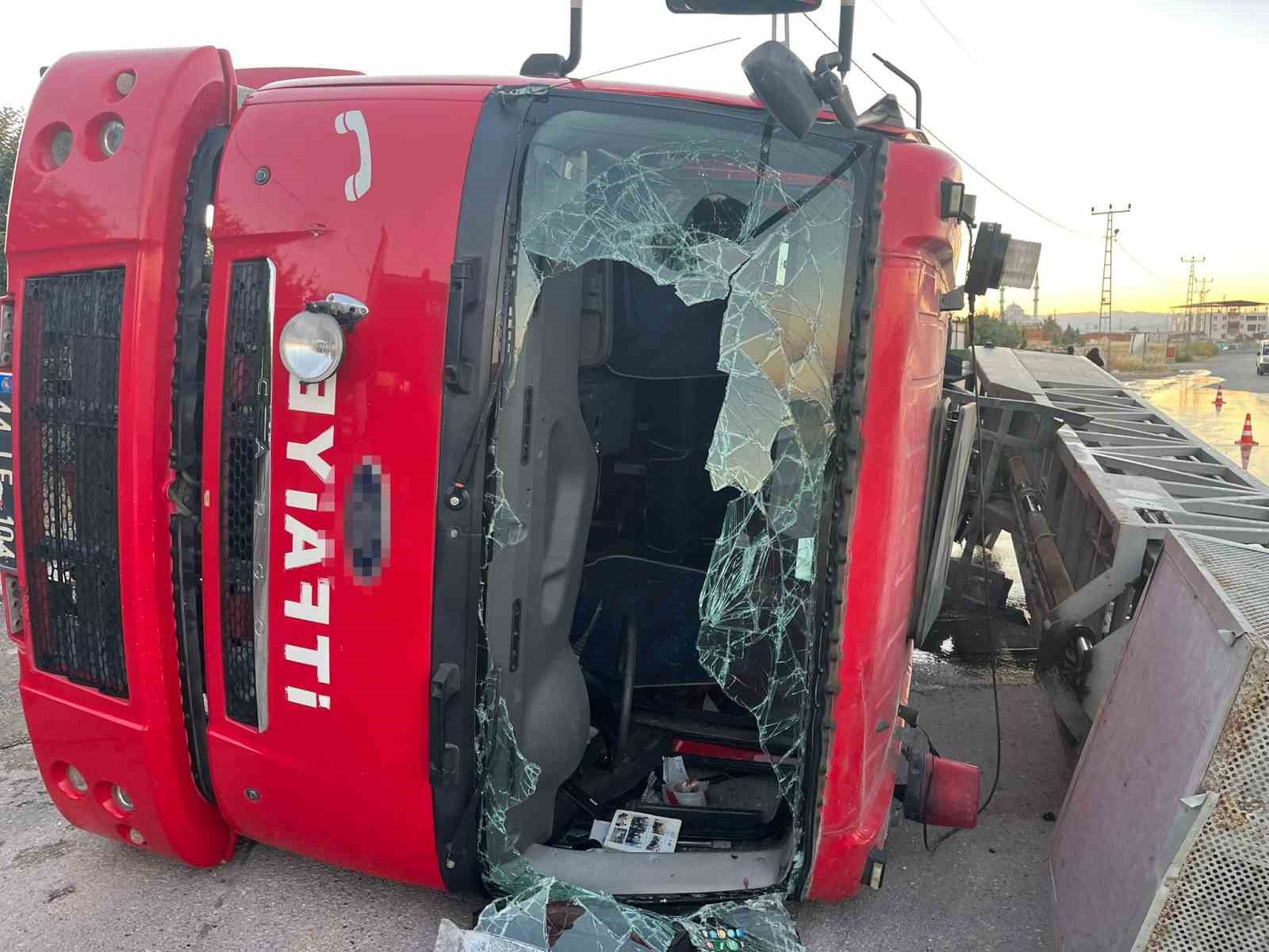 Malatya’da yangın ihbarına giden itfaiye aracı devrildi: 3 yaralı