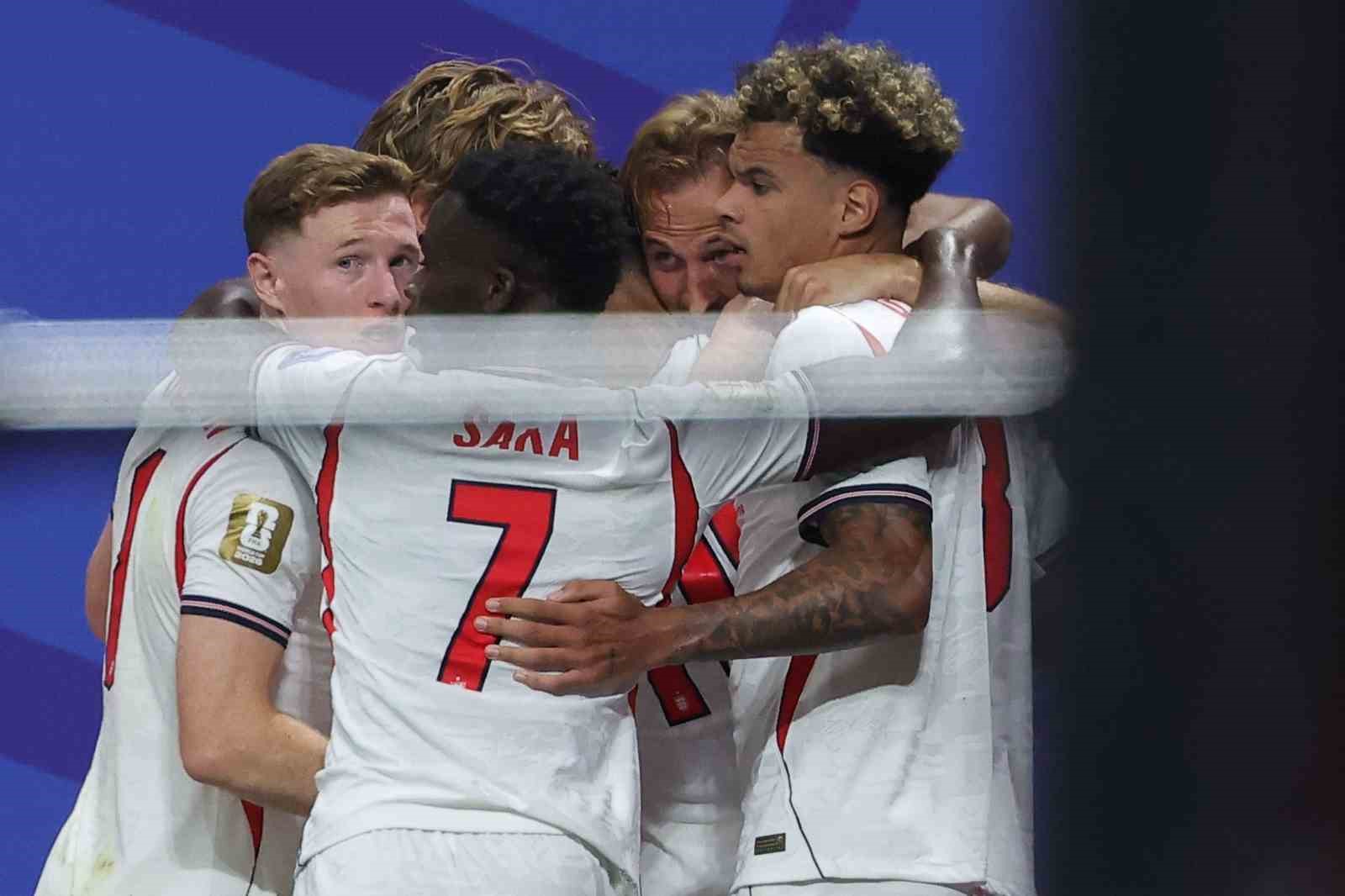 Harry Kane yıldızlaştı, İngiltere turladı