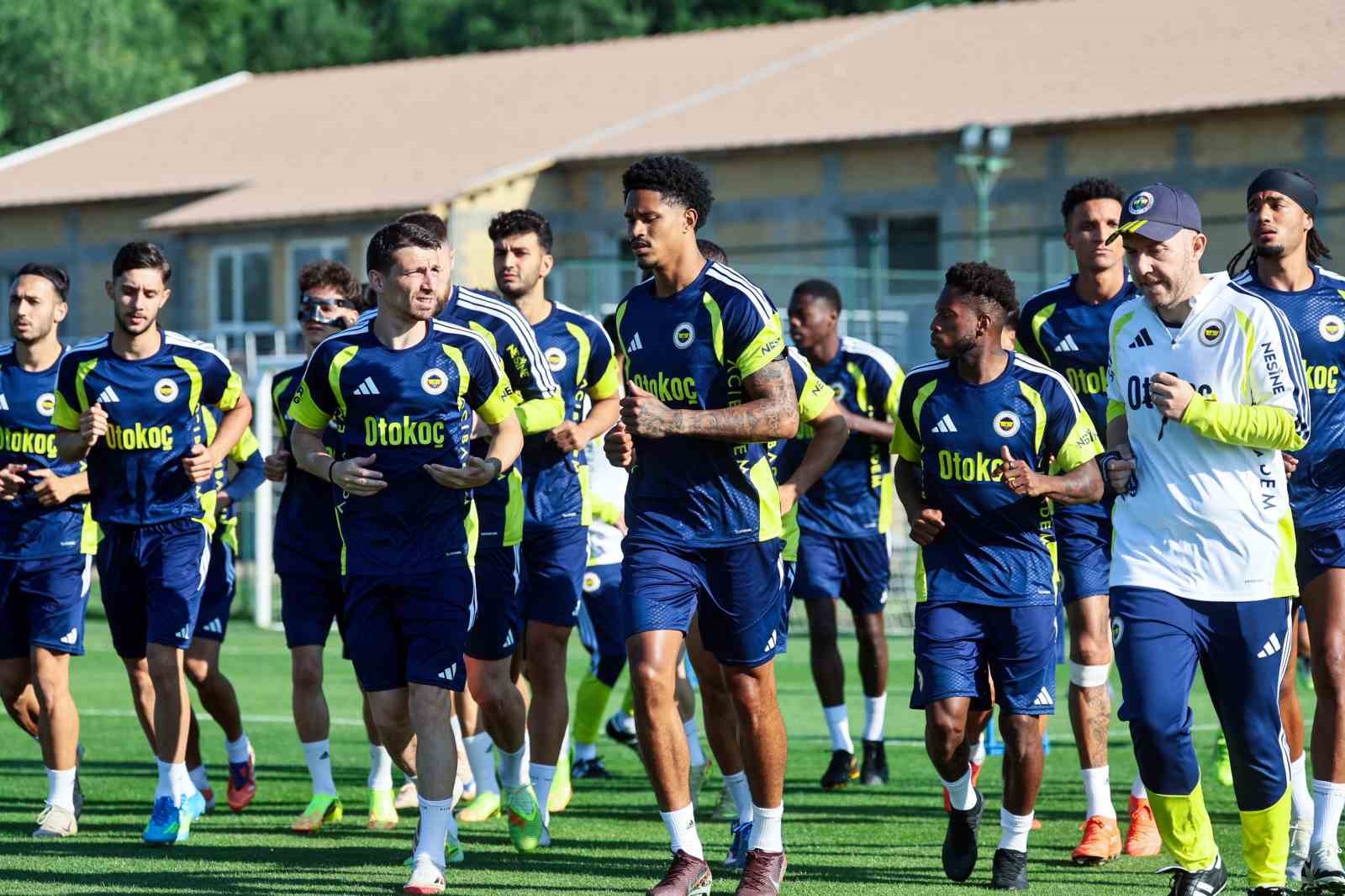 Fenerbahçe, önce salonda sonra sahada çalıştı