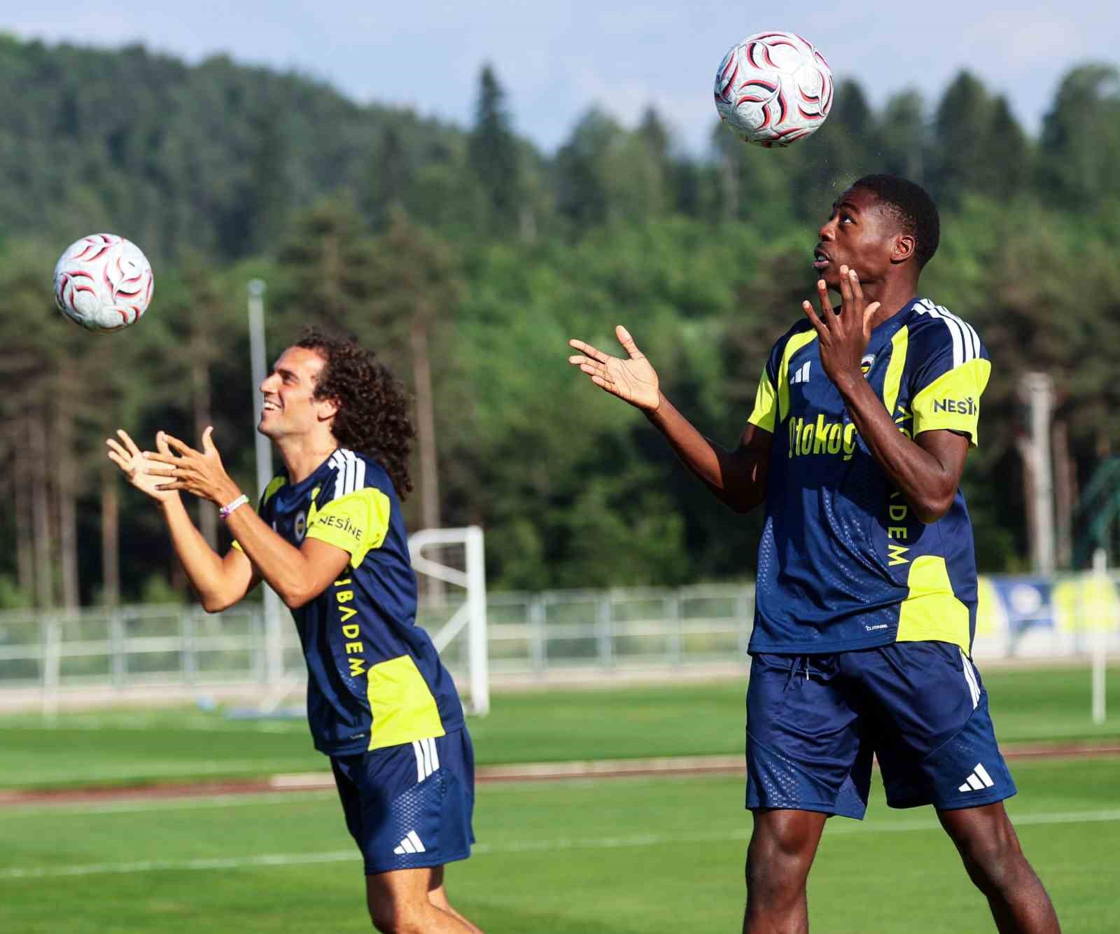 Fenerbahçe, önce salonda sonra sahada çalıştı