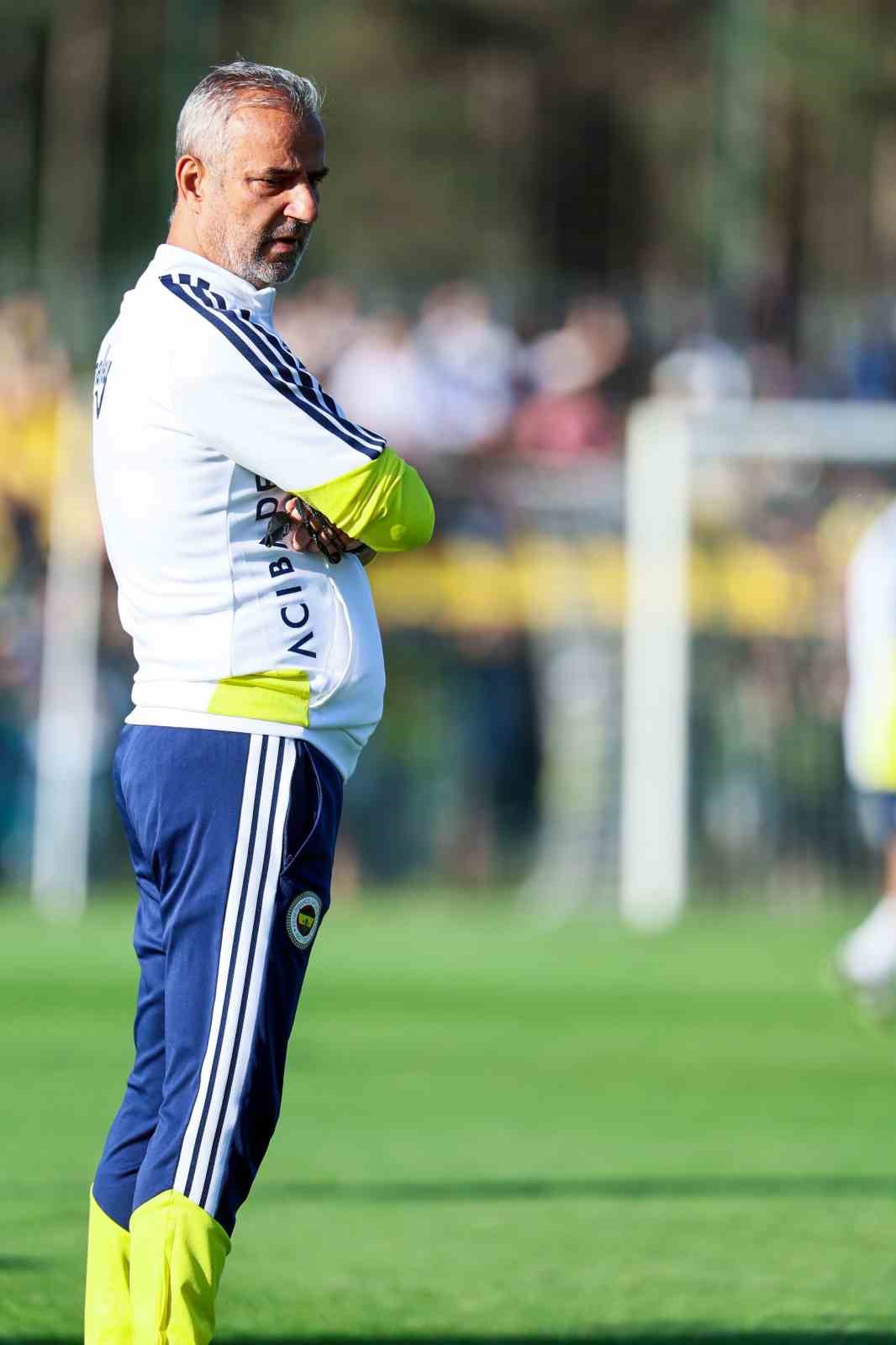 Fenerbahçe, önce salonda sonra sahada çalıştı