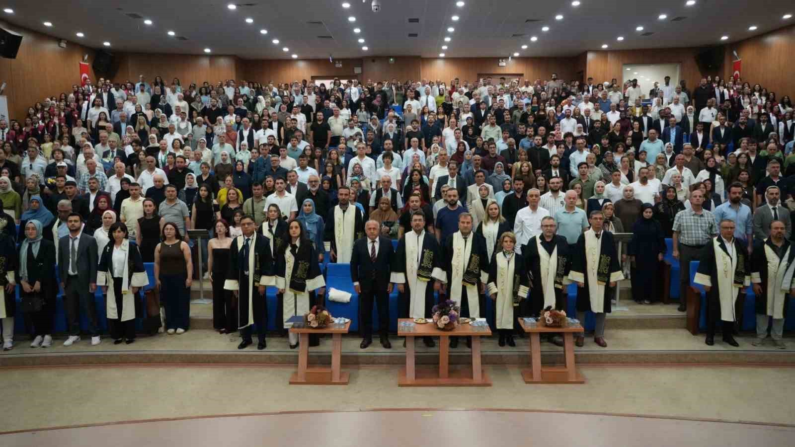 KBÜ Tıp Fakültesi mezunları hekimlik hayatına ilk adımını attı