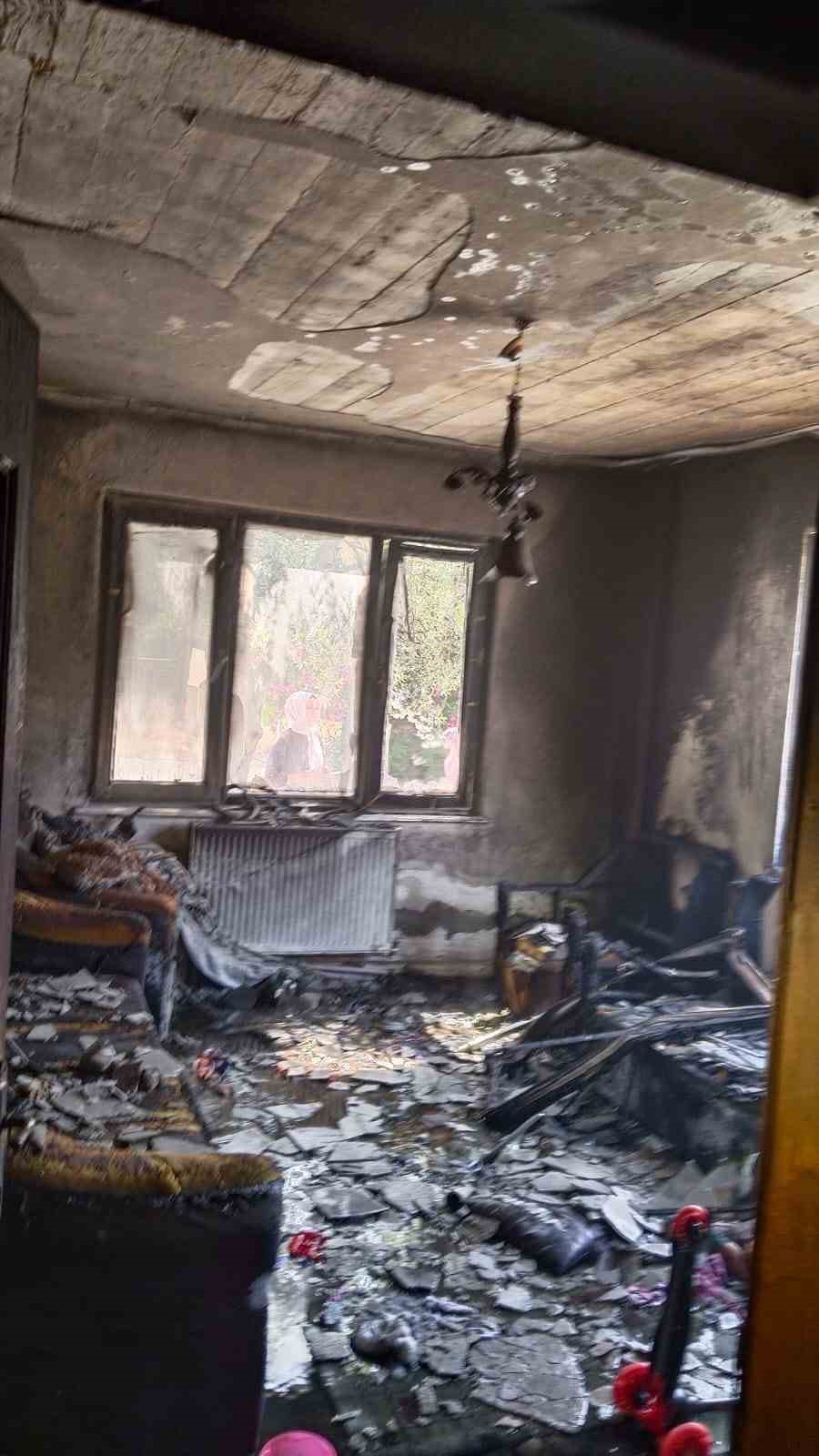 Gönen’de bir evde çıkan yangın hasara neden oldu