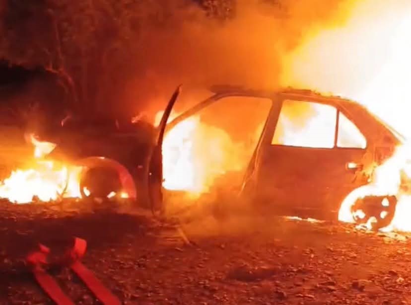 Hatay’da otomobil alevlere teslim oldu