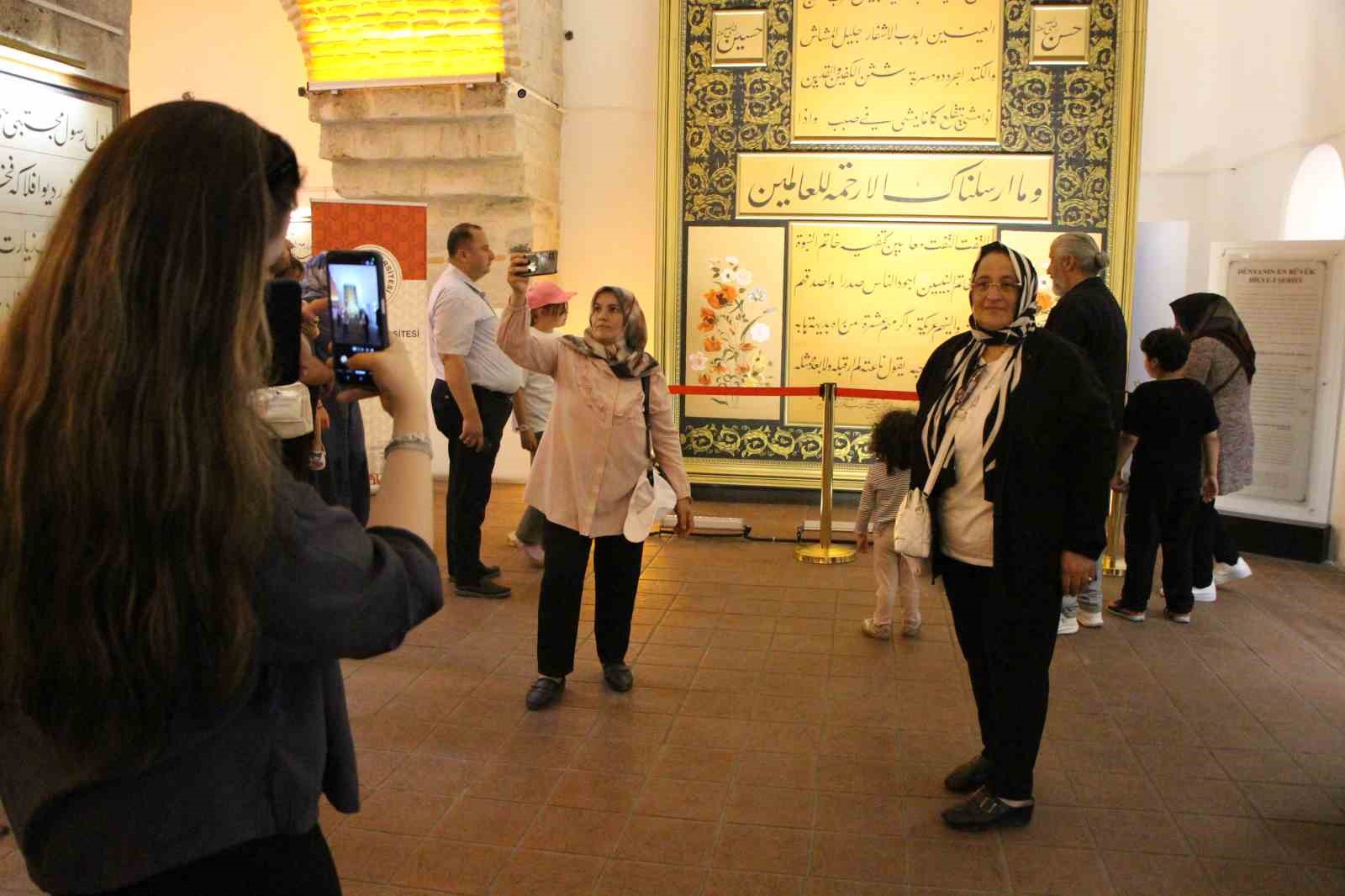 Dünyanın en büyük Hilye-i Şerif’i 3 yıldır Amasya’da sergileniyor