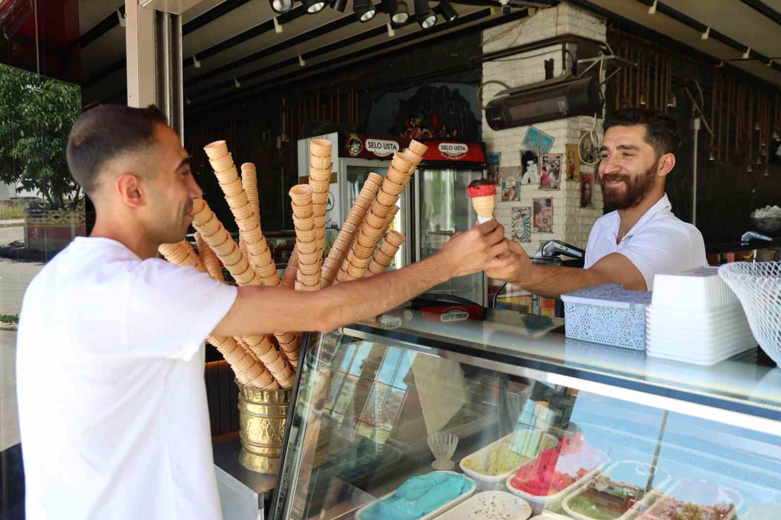 Elazığ’ın tescilli lezzeti "vişne dondurmasına" yoğun rağbet