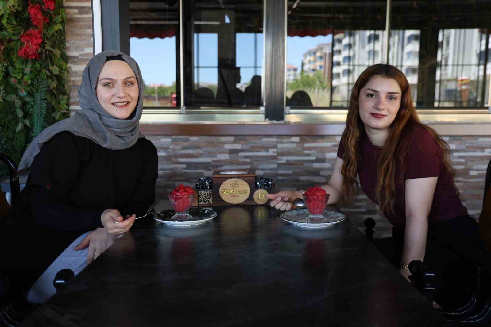 Elazığ’ın tescilli lezzeti "vişne dondurmasına" yoğun rağbet