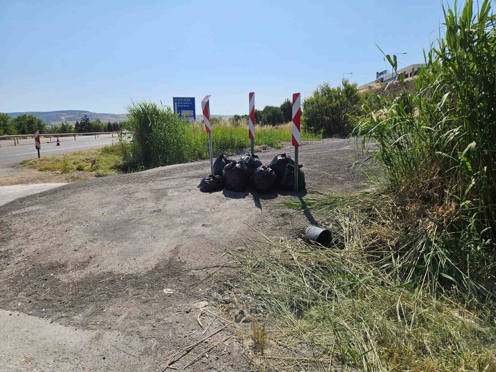 Bilecik’te jandarma poşet poşet çöp topladı