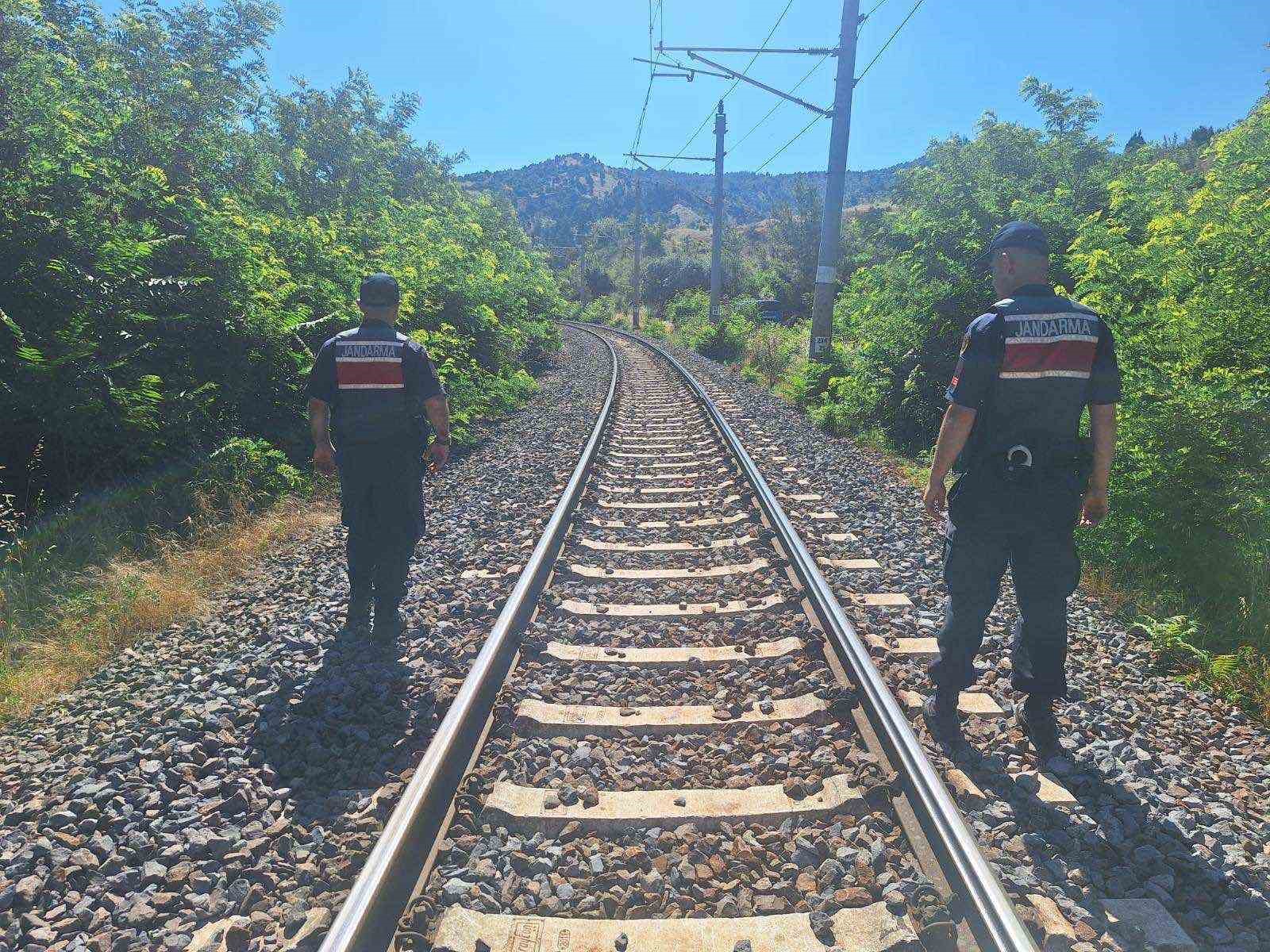 Bilecik’te 9 yoklama kaçağıyla hacizli araç yakalandı